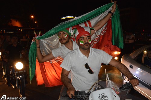 شادی مردم تهران بعد از پیروزی تیم ملی