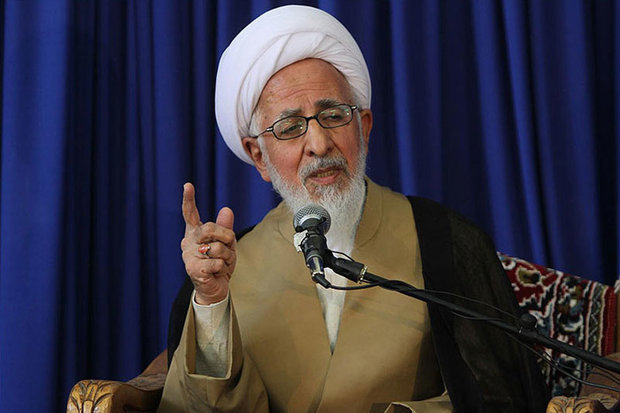 همراهی همه مردم ایران با نظام/آمریکا روی ۷۰میلیون قبر ایستاده است