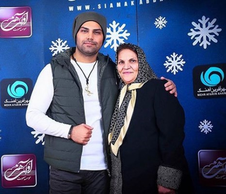 سیامک عباسی و مادرش /عکس