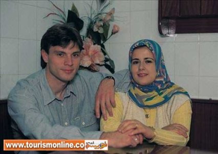 آرتور سالام و همسر محجبه اش /عکس