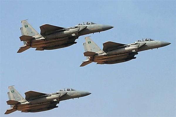 حملات گسترده جنگنده‌های سعودی به فرودگاه بین‌المللی «صنعاء»