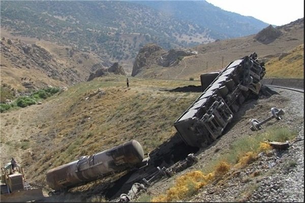 قطار باری ایران به ترکیه در منطقه قطور واژگون شد