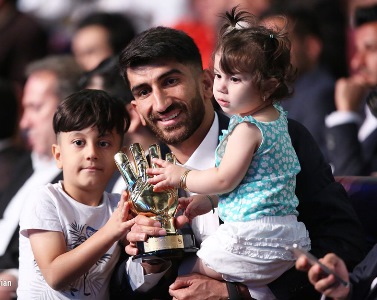بیرانوند در کنار فرزندانش /عکس