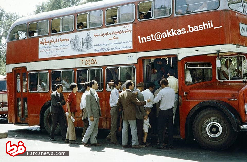 عکس دیدنی از صف اتوبوس دو طبقه در تهران قدیم
