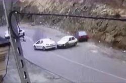 علت سُر خوردن خودرو‌ها در جاده چالوس مشخص شد