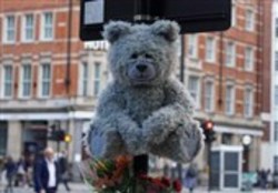 سرفه خرس‌های عروسکی در خیابان‌های لندن!