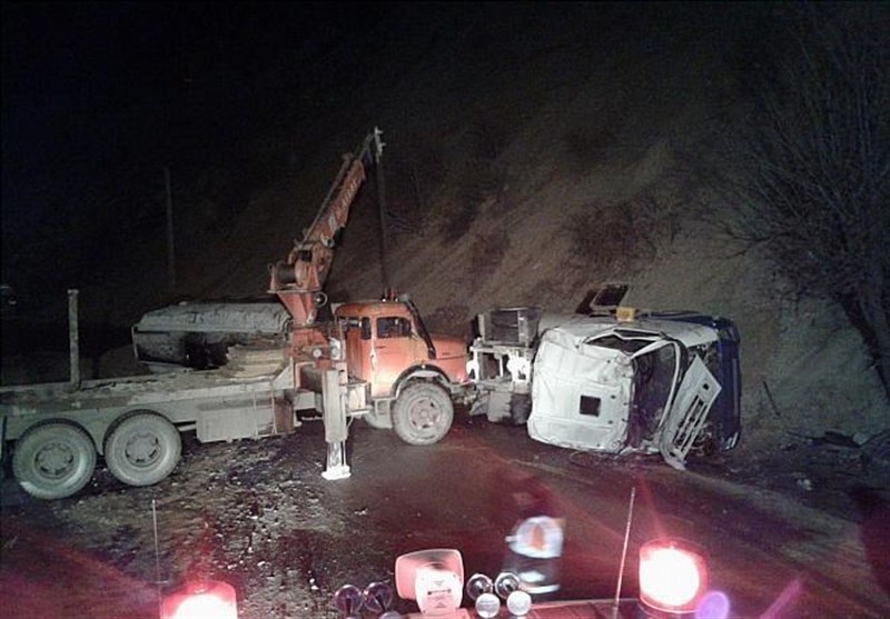 تصادف مرگبار تریلی حمل مواد شیمیایی با یک کامیون حمل خودروی سواری در سنندج
