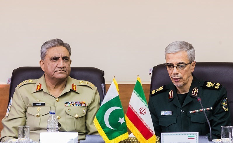 تماس تلفنی سردار باقری با فرمانده ارتش پاکستان درباره مرزبانان ایرانی