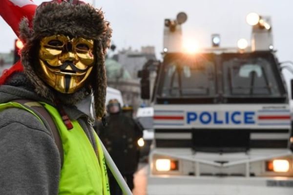 آغاز اعتراضات پانزدهمین شنبه سیاه در فرانسه
