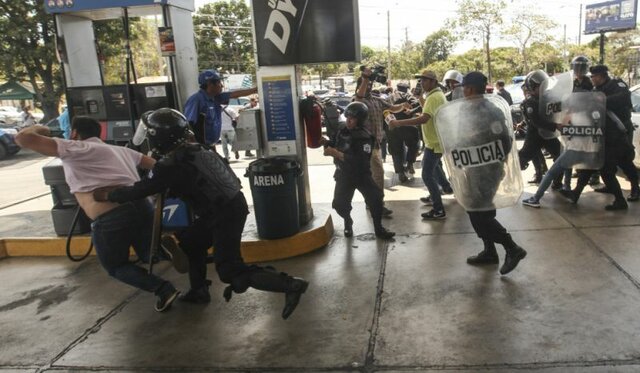خشونت پلیس در تظاهرات نیکاراگوئه و بازداشت ده‌ها تن
