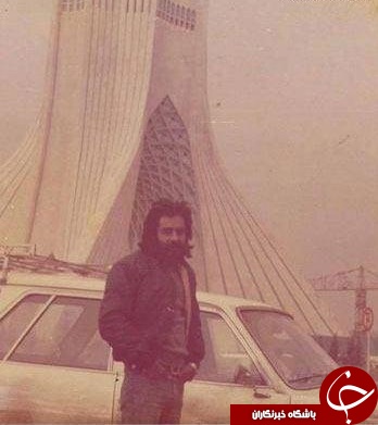 خسرو شکیبایی در کنار برج آزادی، پیش از انقلاب/عکس