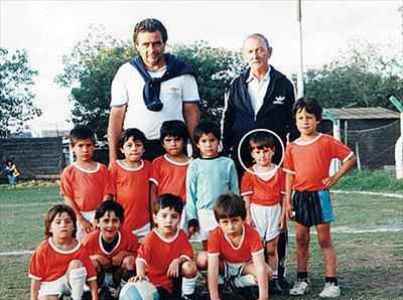 لیونل مسی در کودکی در مدرسه فوتبال /عکس