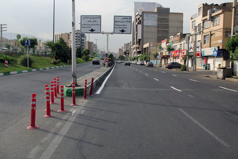 اجرای عملیات خط کشی معابر و نصب علائم ترافیکی در سطح شهر